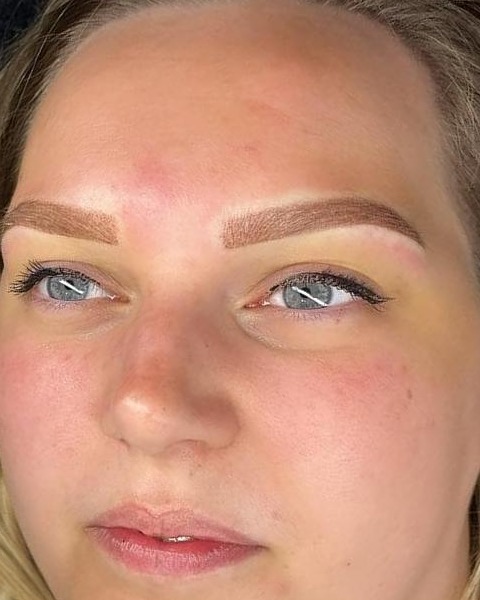 Signature brows met henna